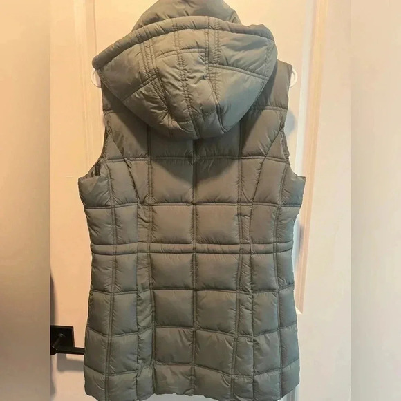 Bernardo Winter Resort Quilted Hooded Puffer Vest NEW NEVER WORN! SIZE S NO TAGS - Picture 9 of 10